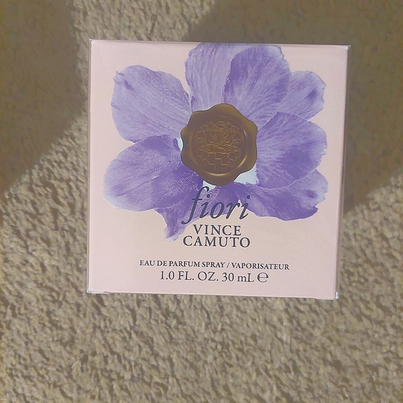 Vince Camuto Other - Vince camuto fiori